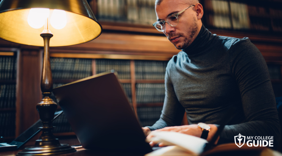 Man choosing an online law school