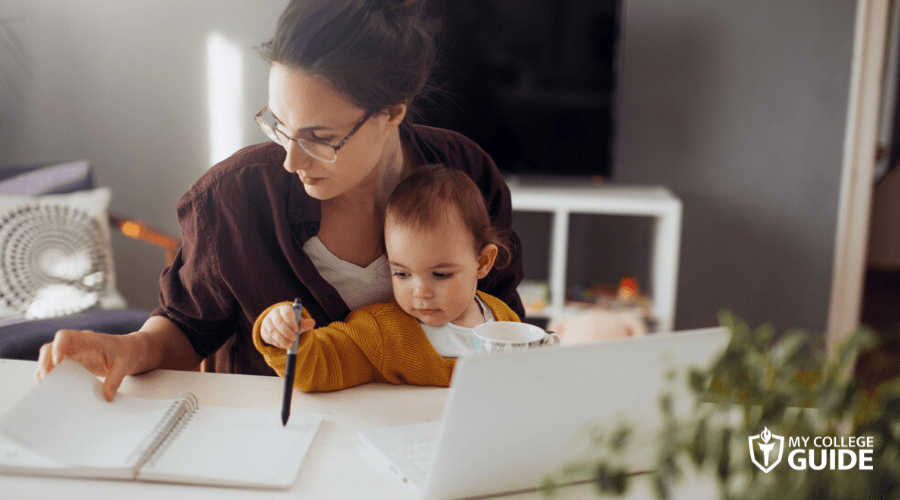 Working mom, taking online college