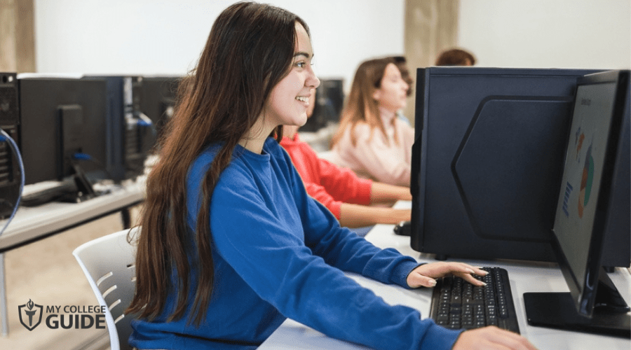 students taking online associates degree in University of Rhode Island