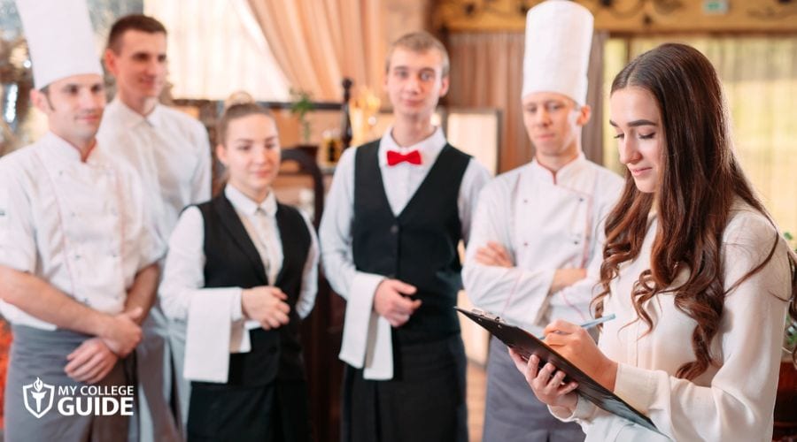 leisure & hospitality industry employees working in Pennsylvania