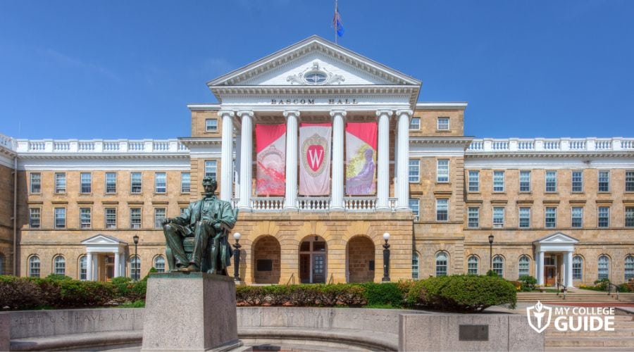University offering online college degrees in Wisconsin
